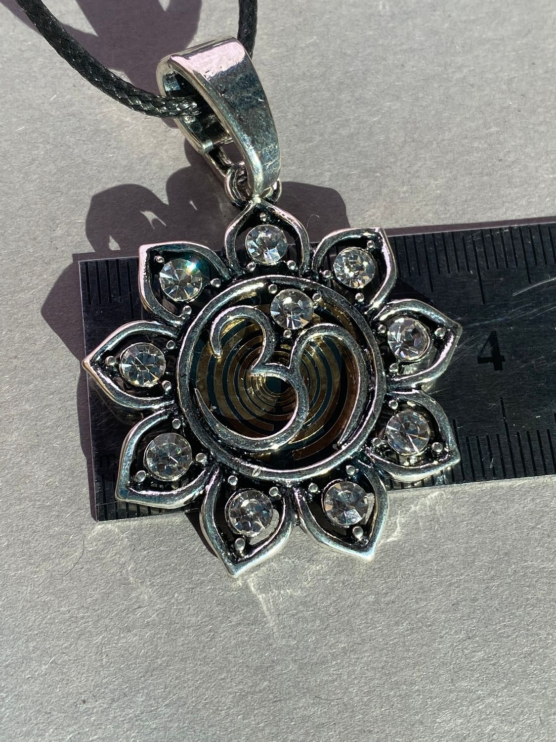 Amulett – Lotus Glitzer – Lakhovsky MWO – Lakhovsky MWO + Lotus – nachtschwarz – Produktansicht 1