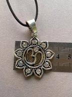 Amulett – Lotus Glitzer – Lakhovsky MWO – Lakhovsky MWO + Lotus – nachtschwarz – Produktansicht 1