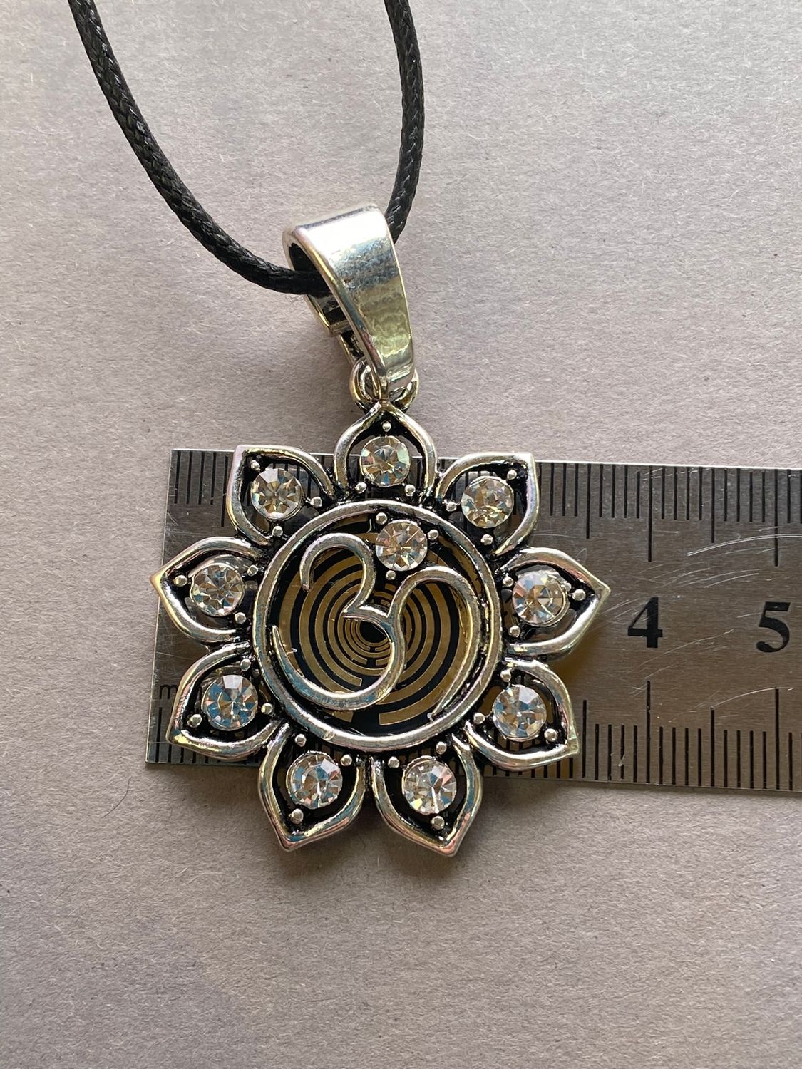 Amulett – Lotus Glitzer – Lakhovsky MWO – Lakhovsky MWO + Lotus – nachtschwarz – Produktansicht 1