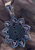 Amulett – Lotus Glitzer – Lakhovsky MWO – Lakhovsky MWO + Lotus – nachtschwarz – Produktansicht 1