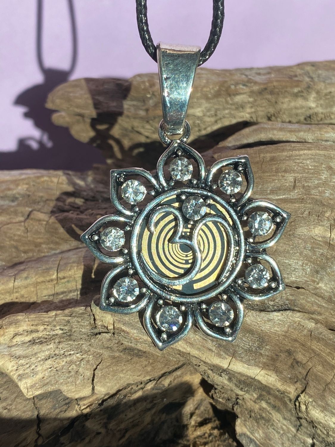 Amulett – Lotus Glitzer – Lakhovsky MWO – Lakhovsky MWO + Lotus – nachtschwarz – Produktansicht 1