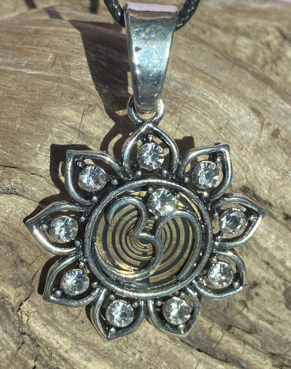 Amulett – Lotus Glitzer – Lakhovsky MWO – Lakhovsky MWO + Lotus – nachtschwarz – Produktansicht 1