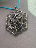 Amulett – Merkaba Kreis – Lakhovsky MWO – Lakhovsky MWO + Merkaba – nachtschwarz – Produktansicht 1