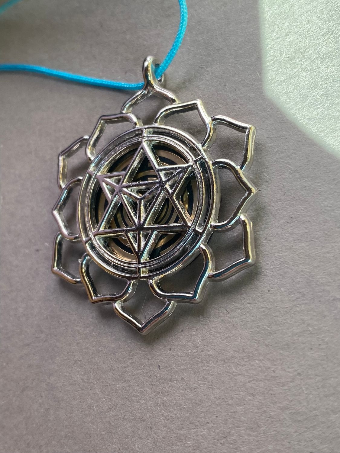 Amulett – Merkaba Kreis – Lakhovsky MWO – Lakhovsky MWO + Merkaba – nachtschwarz – Produktansicht 1