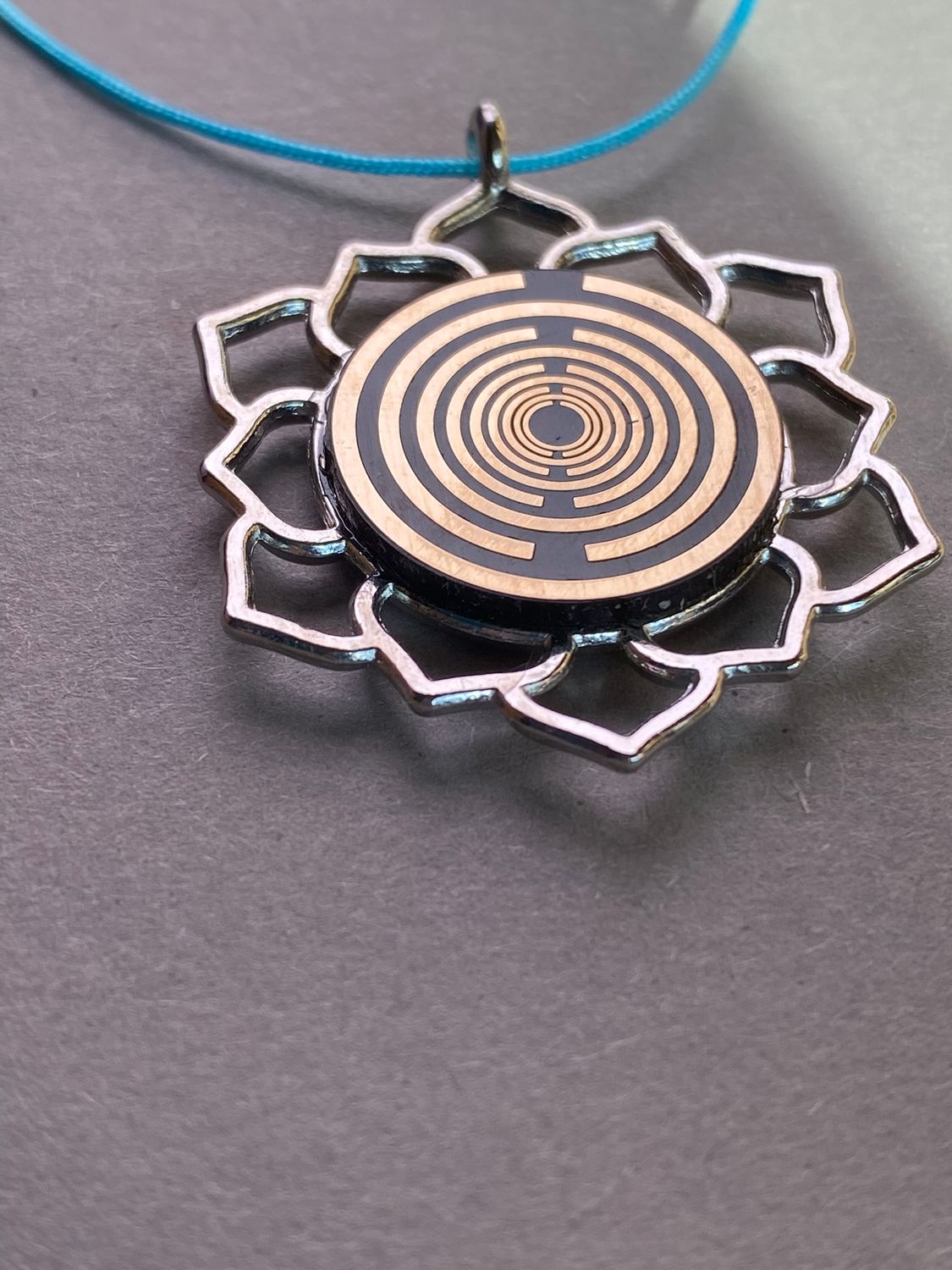 Amulett – Merkaba Kreis – Lakhovsky MWO – Lakhovsky MWO + Merkaba – nachtschwarz – Produktansicht 1