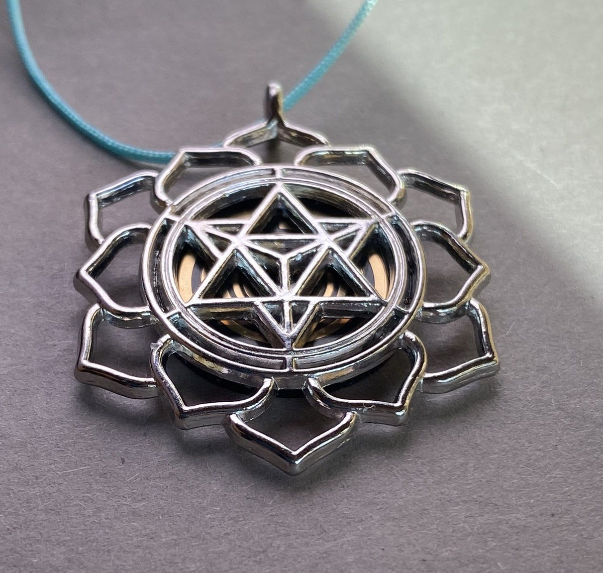 Amulett – Merkaba Kreis – Lakhovsky MWO – Lakhovsky MWO + Merkaba – nachtschwarz – Produktansicht 1