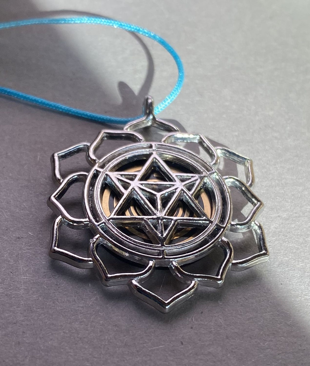 Amulett – Merkaba Kreis – Lakhovsky MWO – Lakhovsky MWO + Merkaba – nachtschwarz – Produktansicht 1