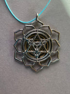 Amulett – Merkaba Kreis – Lakhovsky MWO – Lakhovsky MWO + Merkaba – nachtschwarz – Produktansicht 1