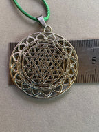 Amulett – Sri Yantra – Vector Equilibrium+ – Sri Yantra + Vector Equilibrium – nachtschwarz – Produktansicht 1