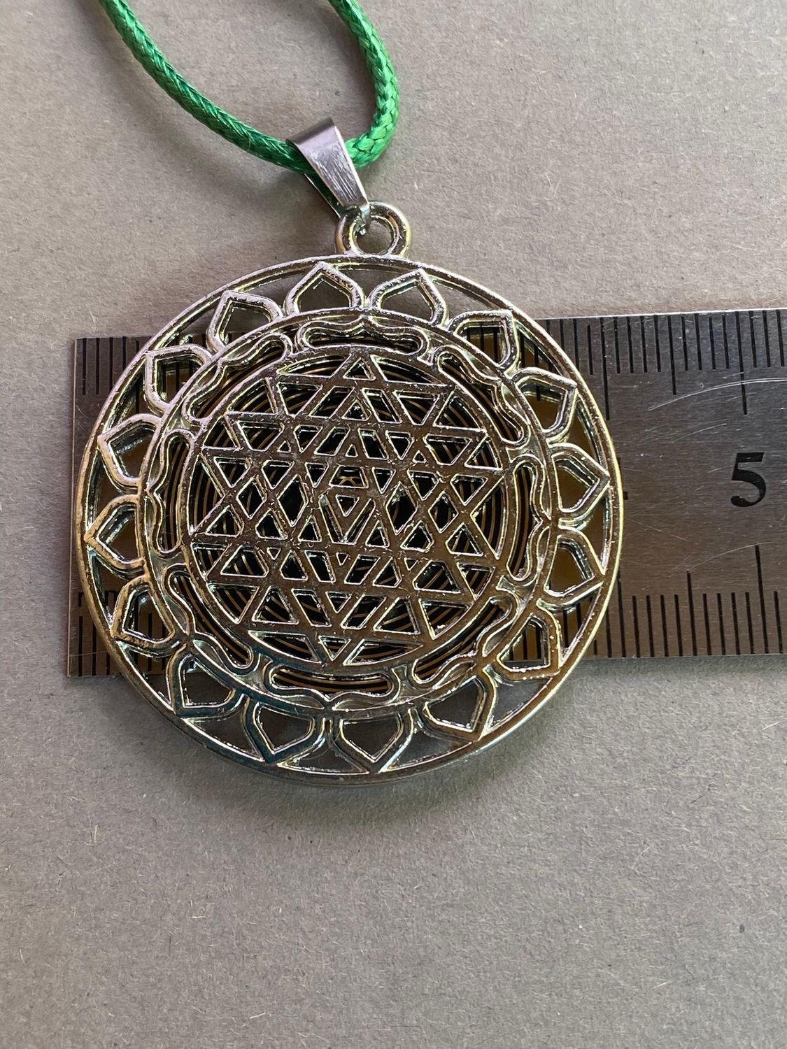 Amulett – Sri Yantra – Vector Equilibrium+ – Sri Yantra + Vector Equilibrium – nachtschwarz – Produktansicht 1