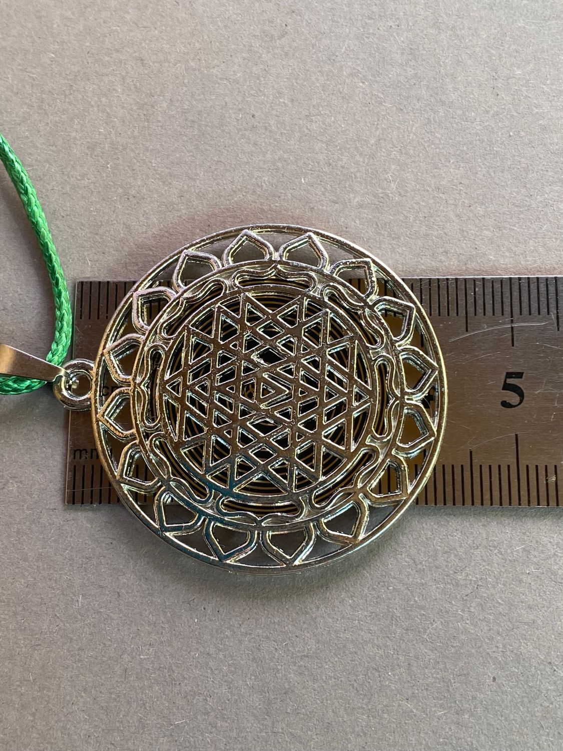 Amulett – Sri Yantra – Vector Equilibrium+ – Sri Yantra + Vector Equilibrium – nachtschwarz – Produktansicht 1