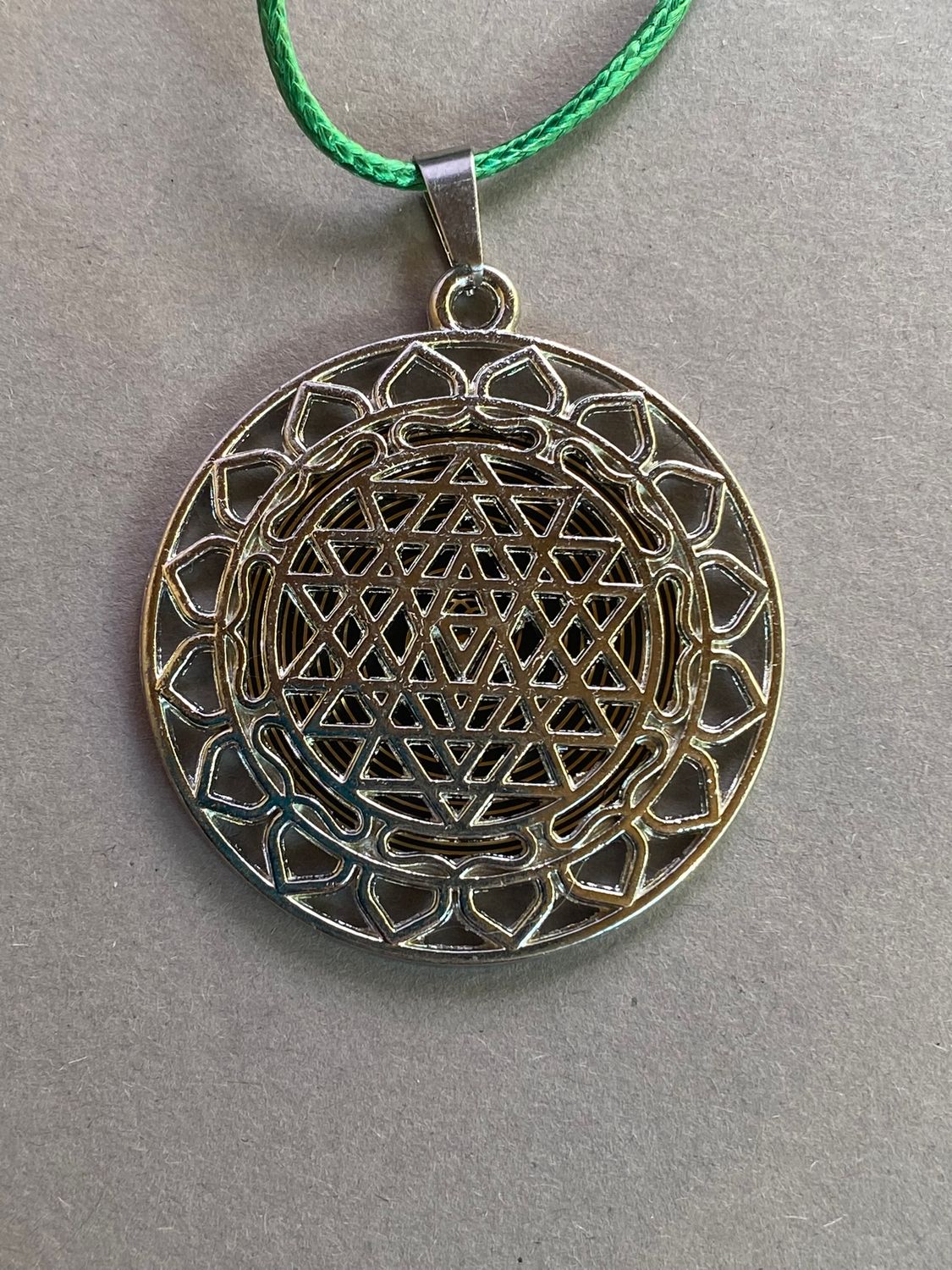 Amulett – Sri Yantra – Vector Equilibrium+ – Sri Yantra + Vector Equilibrium – nachtschwarz – Produktansicht 1