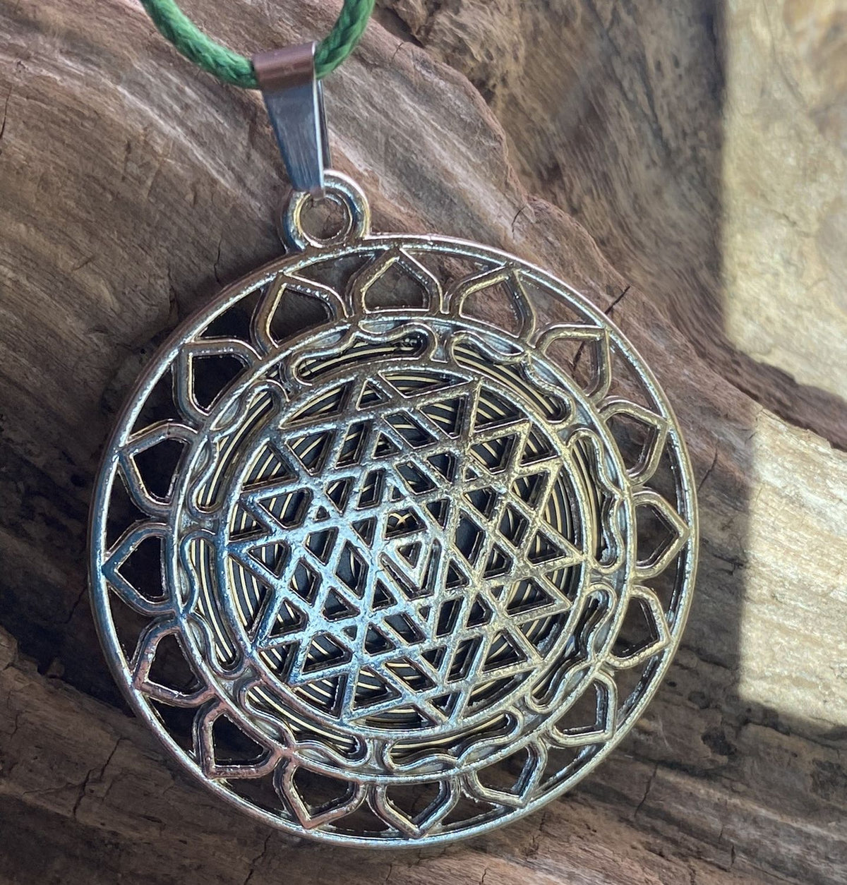 Amulett – Sri Yantra – Vector Equilibrium+ – Sri Yantra + Vector Equilibrium – nachtschwarz – Produktansicht 1