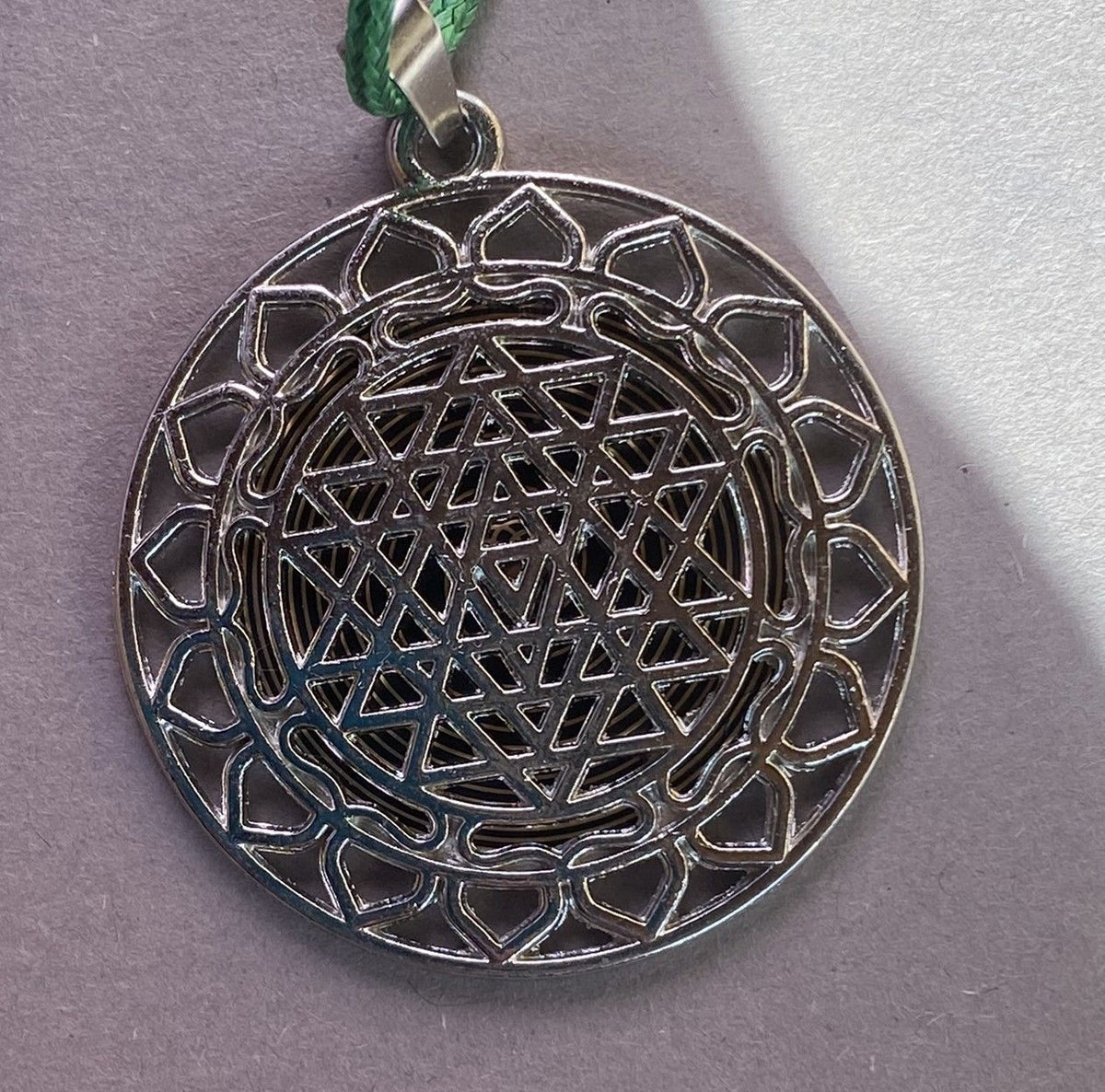 Amulett – Sri Yantra – Vector Equilibrium+ – Sri Yantra + Vector Equilibrium – nachtschwarz – Produktansicht 1