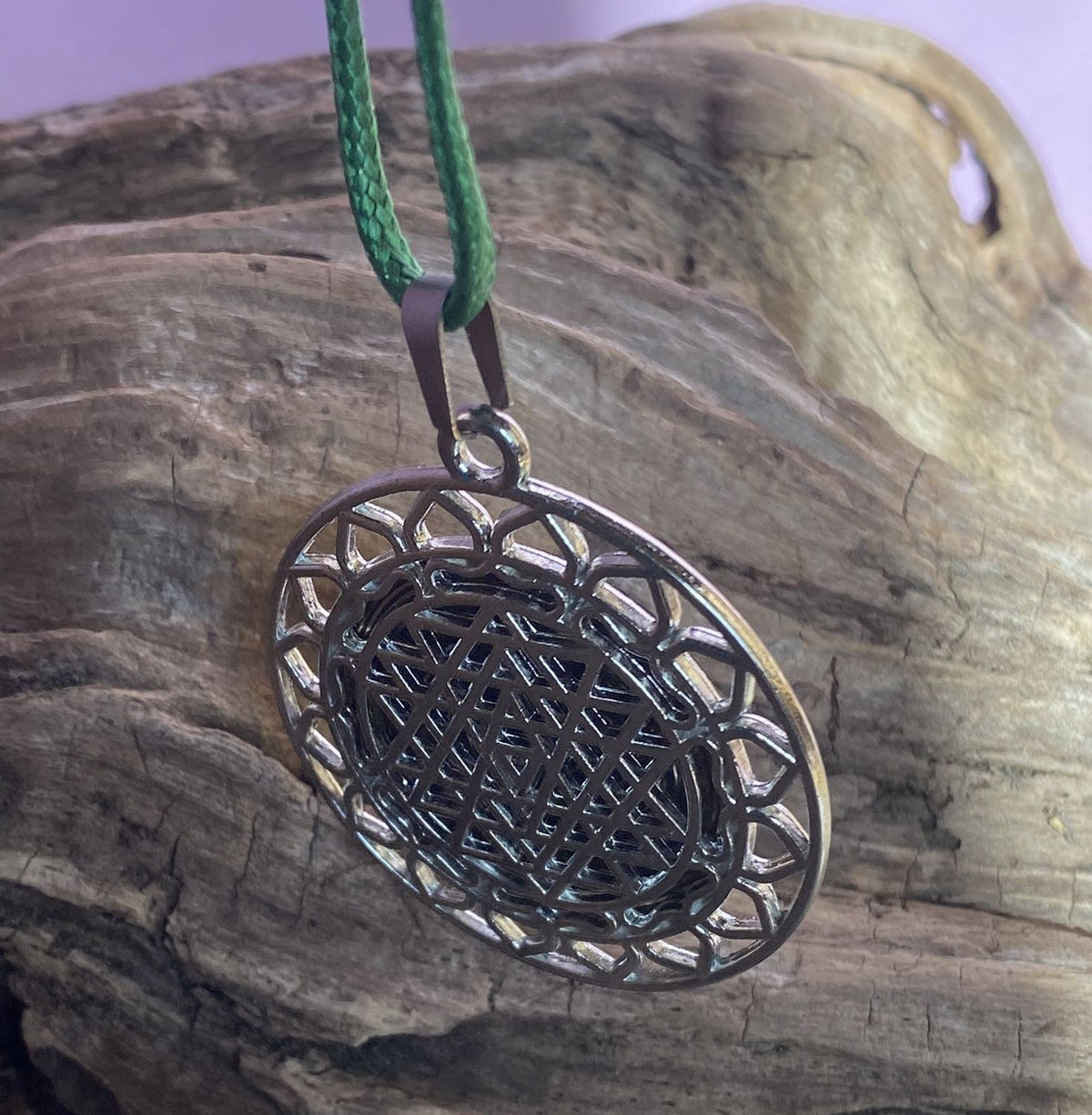 Amulett – Sri Yantra – Vector Equilibrium+ – Sri Yantra + Vector Equilibrium – nachtschwarz – Produktansicht 1