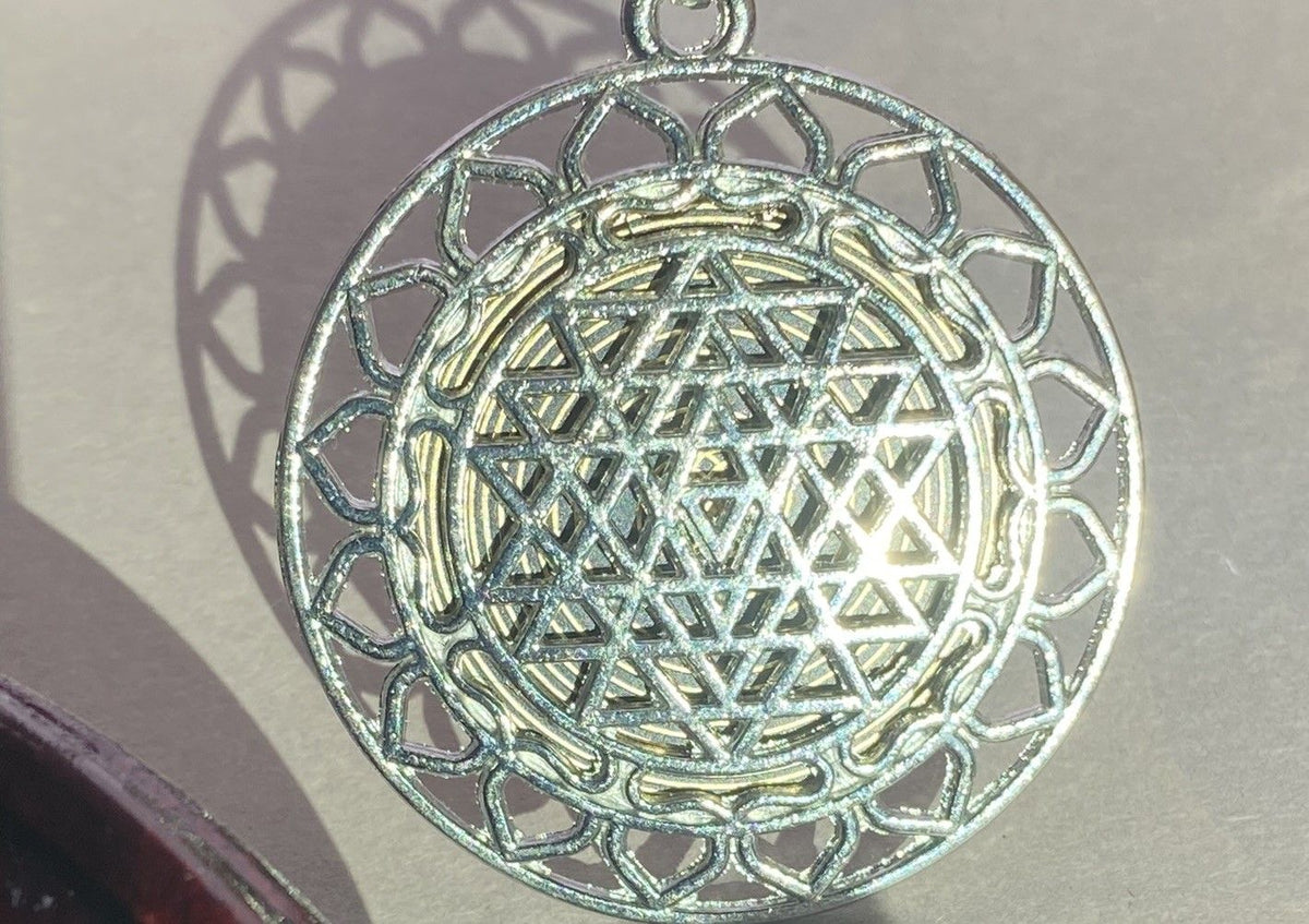 Amulett – Sri Yantra – Vector Equilibrium+ – Sri Yantra + Vector Equilibrium – nachtschwarz – Produktansicht 1
