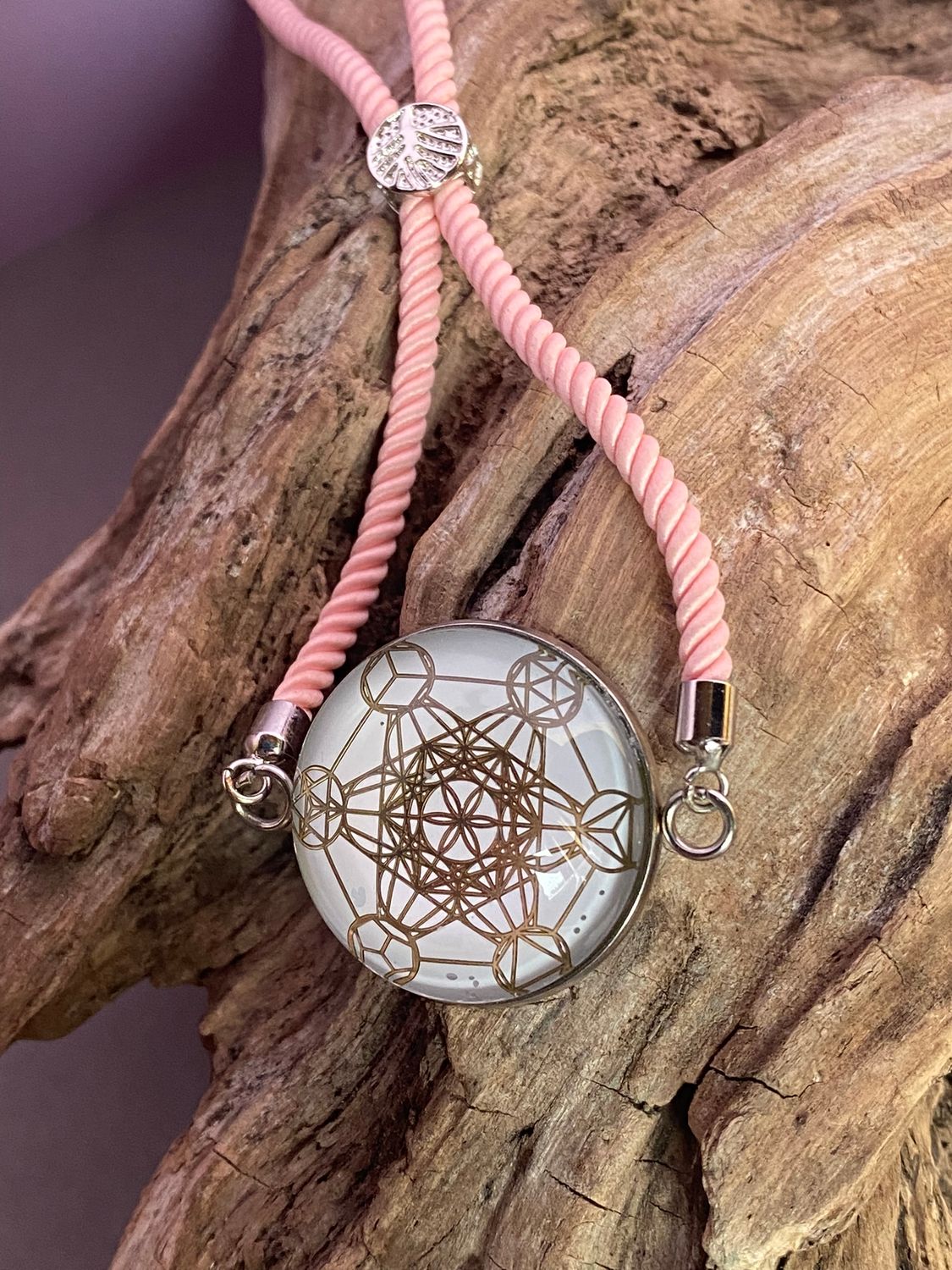 Armband-Kordel, zartrose, Metatron mit den platonischen Körpern, Disc(hinter Glas) gold legiert + Kupfer unterlegt ca. 25 mm, Verschluss durch Ziehen in der Größe leicht zu verstellen