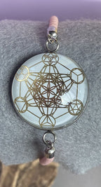 Armband-Kordel, zartrose, Metatron mit den platonischen Körpern, Disc(hinter Glas) gold legiert + Kupfer unterlegt ca. 25 mm, Verschluss durch Ziehen in der Größe leicht zu verstellen