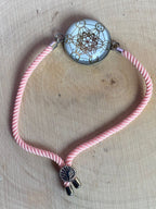 Armband-Kordel, zartrose, Metatron mit den platonischen Körpern, Disc(hinter Glas) gold legiert + Kupfer unterlegt ca. 25 mm, Verschluss durch Ziehen in der Größe leicht zu verstellen