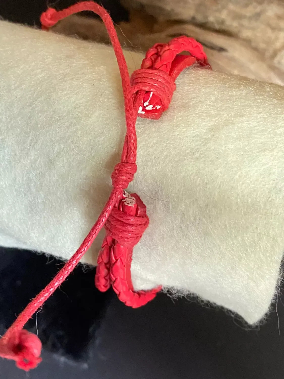 Armband-mehrsträngig, rot ,mit 2x Wechseldruckknopf,Symbol Lakhovsky MWO Schwingkreis Oszillator Antenne (stromlos), Wechsel Disc ca. 18 mm hinter Glas
