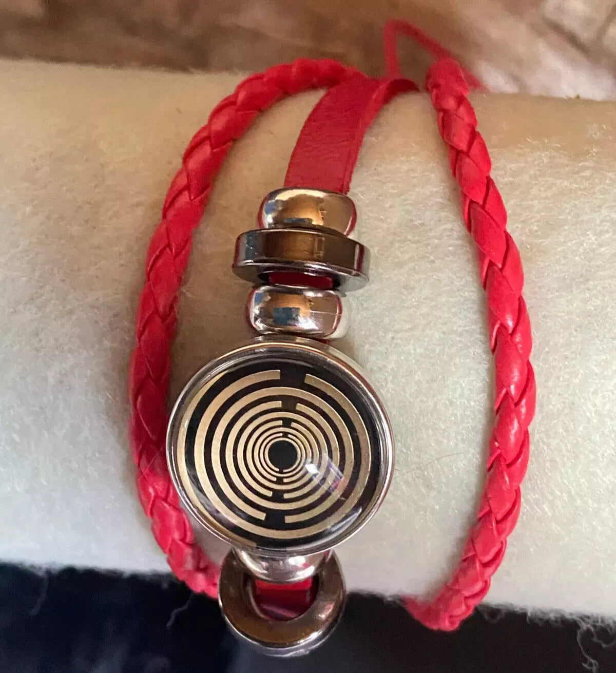 Armband-mehrsträngig, rot ,mit 2x Wechseldruckknopf,Symbol Lakhovsky MWO Schwingkreis Oszillator Antenne (stromlos), Wechsel Disc ca. 18 mm hinter Glas