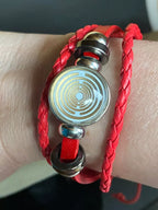 Armband-mehrsträngig, rot ,mit 2x Wechseldruckknopf,Symbol Lakhovsky MWO Schwingkreis Oszillator Antenne (stromlos), Wechsel Disc ca. 18 mm hinter Glas