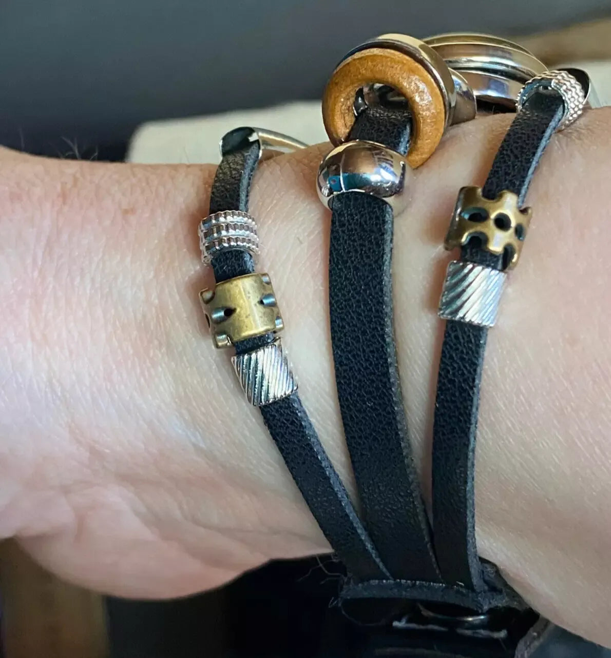 Armband-mehrsträngig, schwarz ,mit 2x Wechseldruckknopf,Symbol Lakhovsky MWO Schwingkreis Oszillator Antenne (stromlos), Wechsel Disc ca. 18 mm hinter Glas,