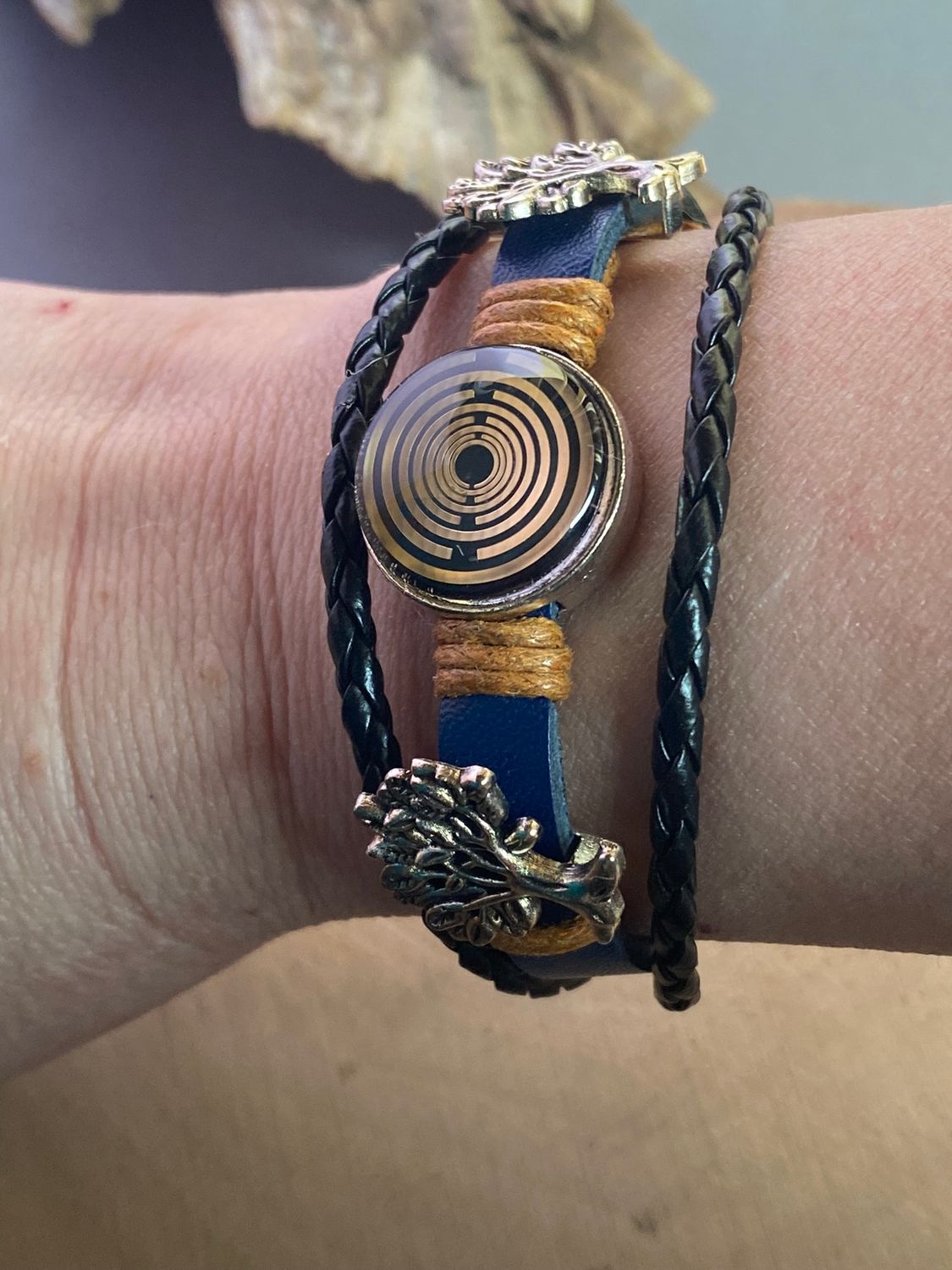 Armband-mehrsträngig, Baum des Lebens, blau, Symbol Lakhovsky MWO Schwingkreis Oszillator Antenne (stromlos), schwarze Disc gold legiert + Kupfer unterlegt ca. 18 mm hinter Glas, Einhak Verschluss