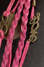 Armband - Dodecagram als nachtschwarzer ca. 25 mm großer Coin (hinter Glas) mit Goldlegierung in pinkes mehrsträngiges Band eingearbeitet