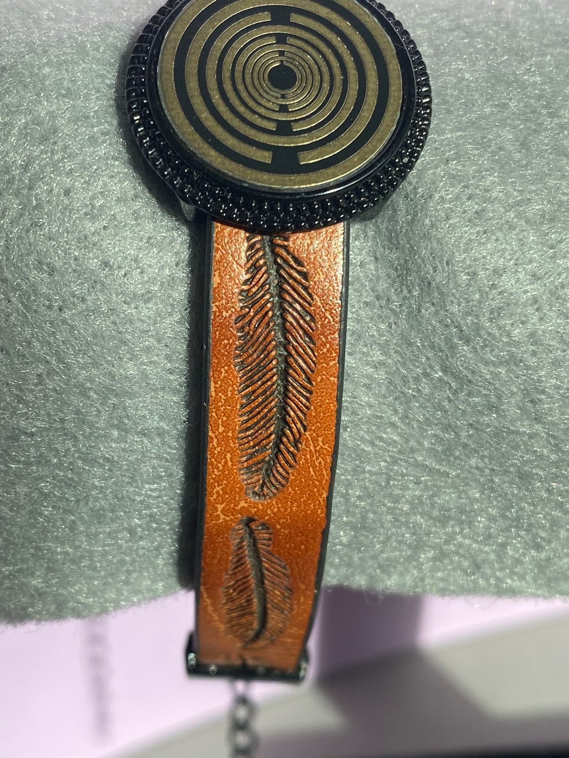 Armband - Feder, braun eingearbeitete Lakhovsky MWO Schwingkreis Oszillator Antenne (stromlos), Disc gold legiert + Kupfer unterlegt ca. 18 mm
