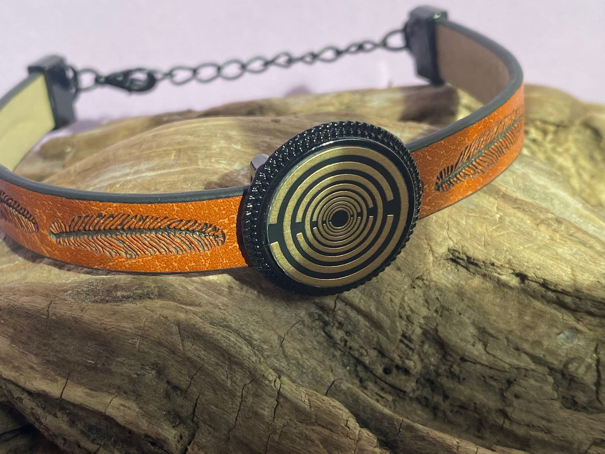 Armband - Feder, braun eingearbeitete Lakhovsky MWO Schwingkreis Oszillator Antenne (stromlos), Disc gold legiert + Kupfer unterlegt ca. 18 mm