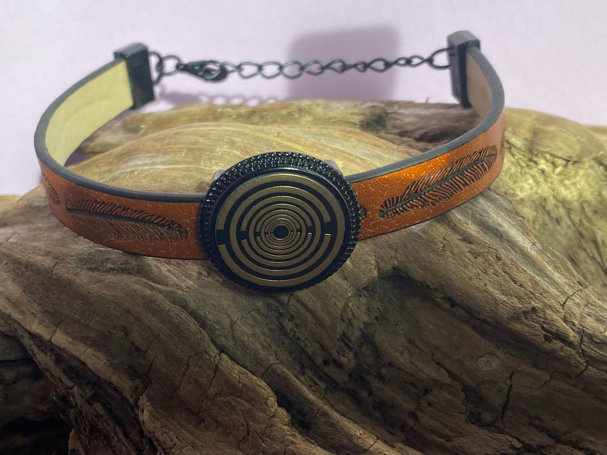 Armband - Feder, braun eingearbeitete Lakhovsky MWO Schwingkreis Oszillator Antenne (stromlos), Disc gold legiert + Kupfer unterlegt ca. 18 mm