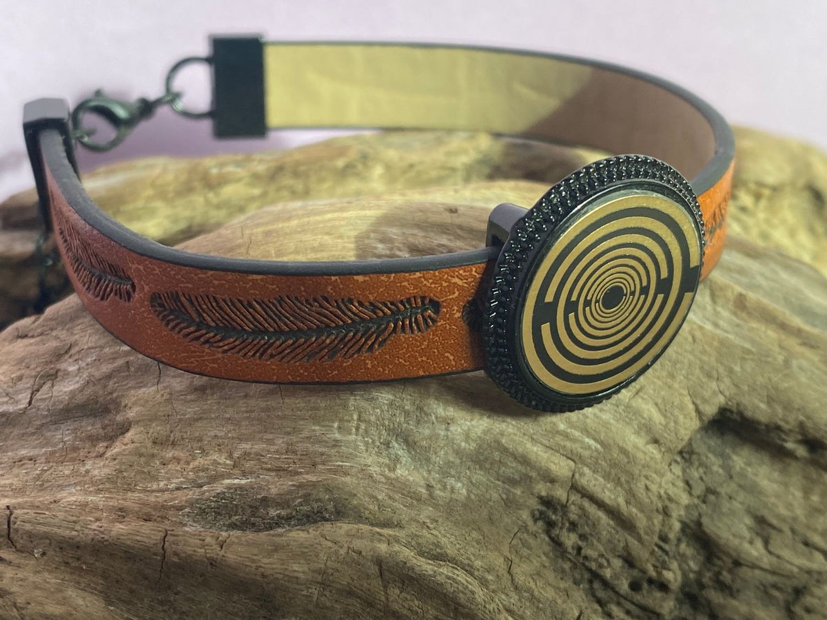 Armband - Feder, braun eingearbeitete Lakhovsky MWO Schwingkreis Oszillator Antenne (stromlos), Disc gold legiert + Kupfer unterlegt ca. 18 mm