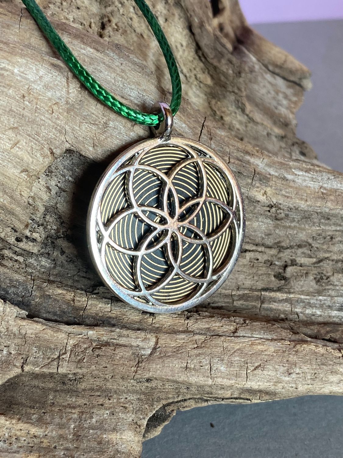 Amulett – Fassung Blume des Lebens – Bifilar / Fermat + Vector Equilibrium – 30 mm / goldlegiert / nachtschwarz – Produktansi