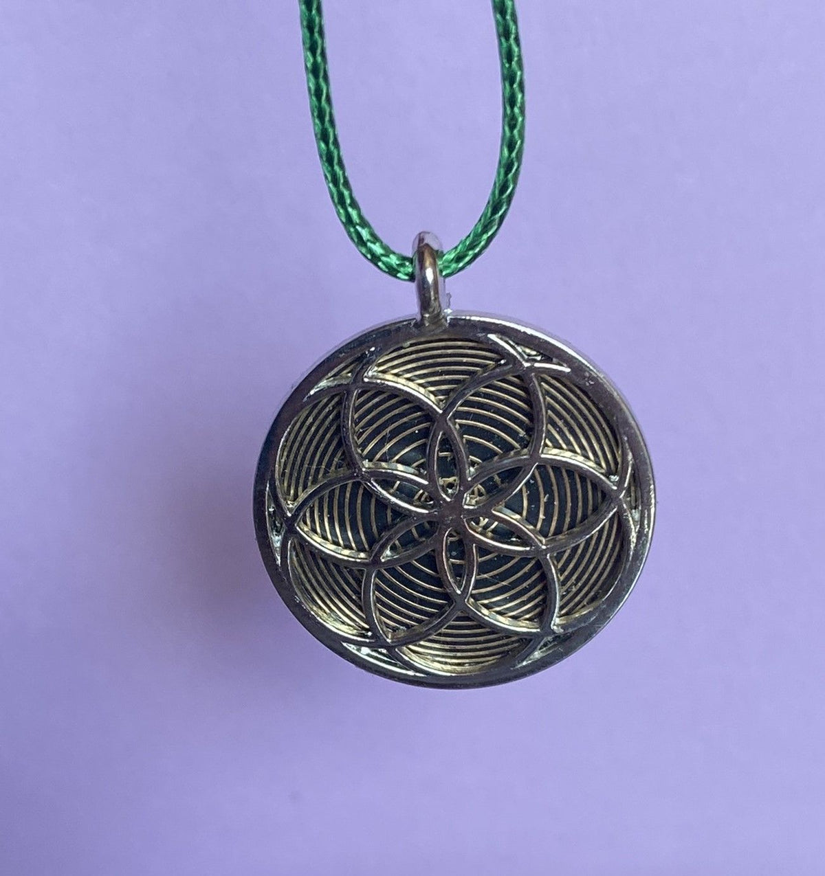 Amulett – Fassung Blume des Lebens – Bifilar / Fermat + Vector Equilibrium – 30 mm / goldlegiert / nachtschwarz – Produktansi