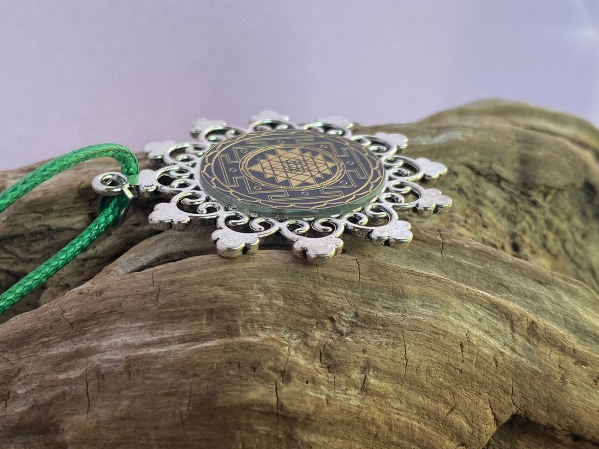 Amulett – Samen des Lebens – Sri Yantra – – Sri Yantra – 25 mm / nachtschwarz – Produktansicht 1