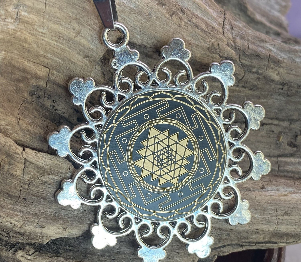 Amulett – Samen des Lebens – Sri Yantra – – Sri Yantra – 25 mm / nachtschwarz – Produktansicht 1
