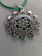 Amulett – Samen des Lebens – Sri Yantra – – Sri Yantra – 25 mm / nachtschwarz – Produktansicht 1