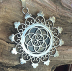 Amulett – Samen des Lebens – Sri Yantra – – Sri Yantra – 25 mm / nachtschwarz – Produktansicht 1
