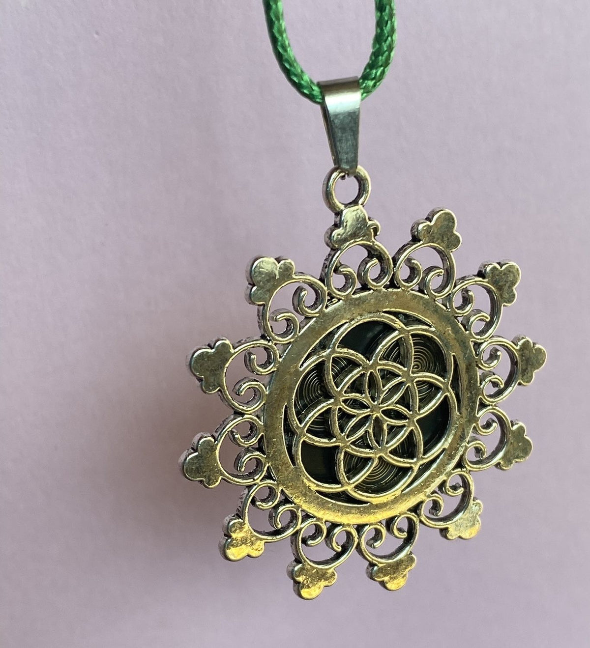 Amulett – Samen des Lebens – Sri Yantra – – Sri Yantra – 25 mm / nachtschwarz – Produktansicht 1