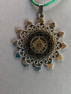 Amulett – Samen des Lebens – Sri Yantra – – Sri Yantra – 25 mm / nachtschwarz – Produktansicht 1