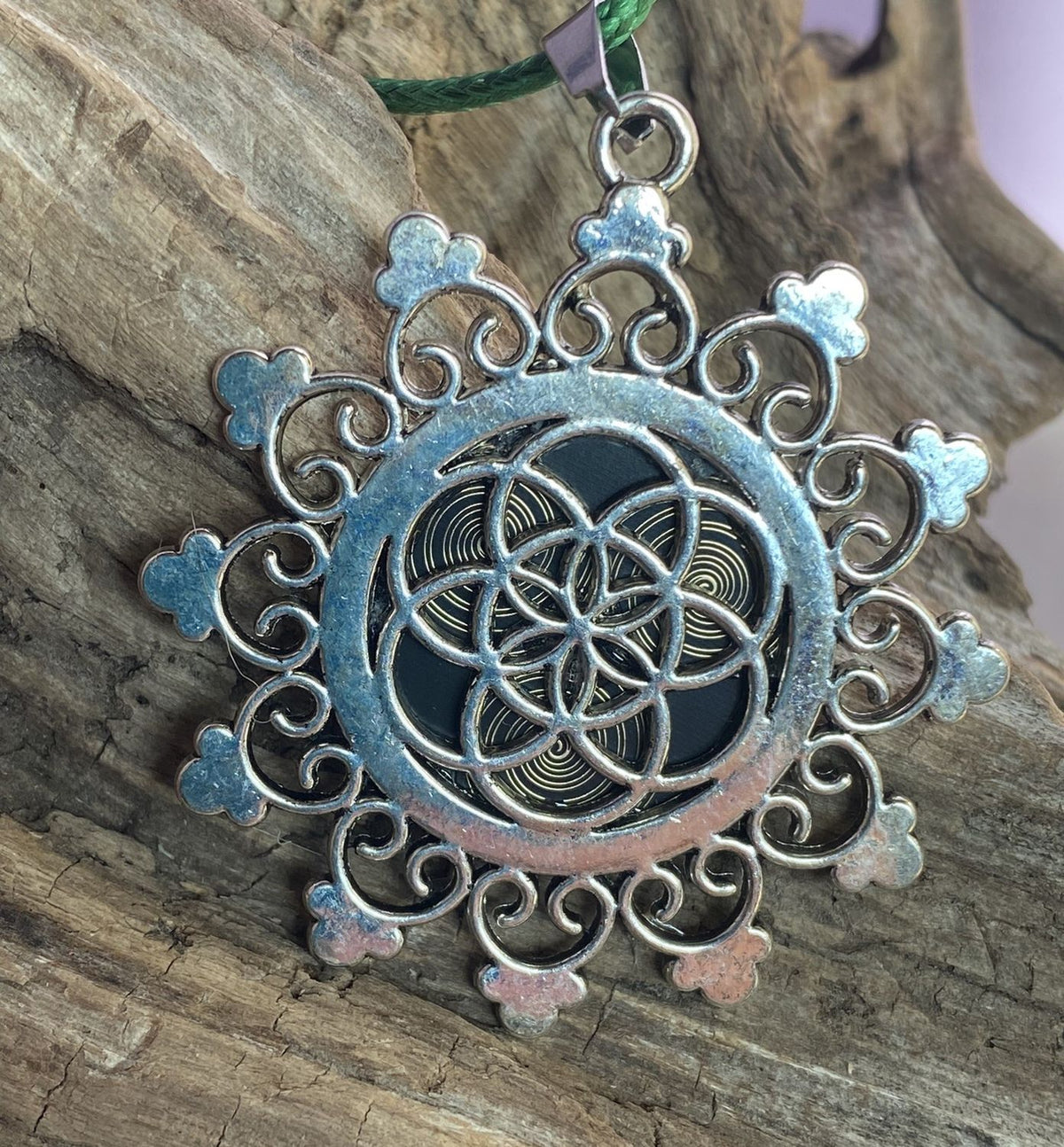 Amulett – Samen des Lebens – Sri Yantra – – Sri Yantra – 25 mm / nachtschwarz – Produktansicht 1