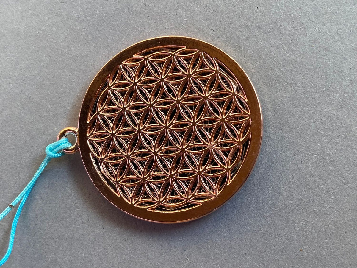 Amulett – Blume des Lebens, Dodecagram als nachtschwarzer 35 mm Coin mit Gold Legierung eingearbeitet – Produktansicht 1