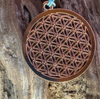 Amulett – Blume des Lebens, Dodecagram als nachtschwarzer 35 mm Coin mit Gold Legierung eingearbeitet – Produktansicht 1