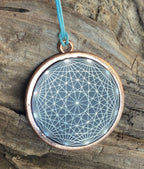 Amulett – Blume des Lebens, Dodecagram als nachtschwarzer 35 mm Coin mit Gold Legierung eingearbeitet – Produktansicht 1