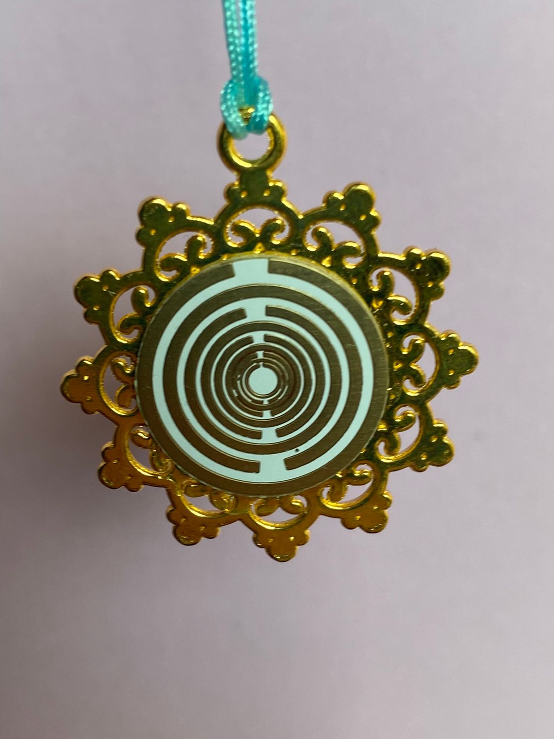 Amulett – Blume des Lebens, Lakhovsky MWOals weißer Coin mit goldlegiert eingearbeitet – Produktansicht 1