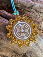 Amulett – Blume des Lebens, Lakhovsky MWOals weißer Coin mit goldlegiert eingearbeitet – Produktansicht 1