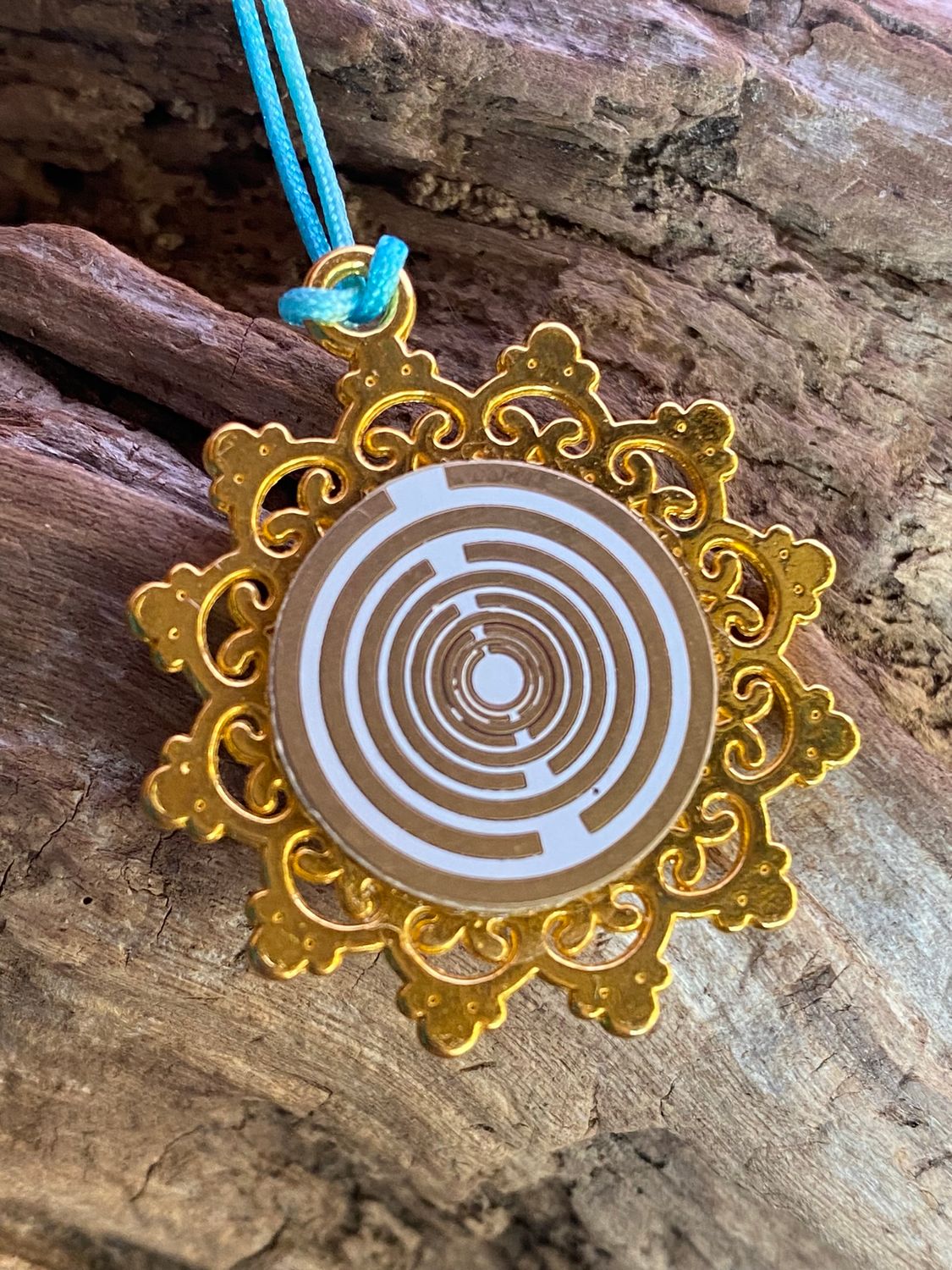 Amulett – Blume des Lebens, Lakhovsky MWOals weißer Coin mit goldlegiert eingearbeitet – Produktansicht 1