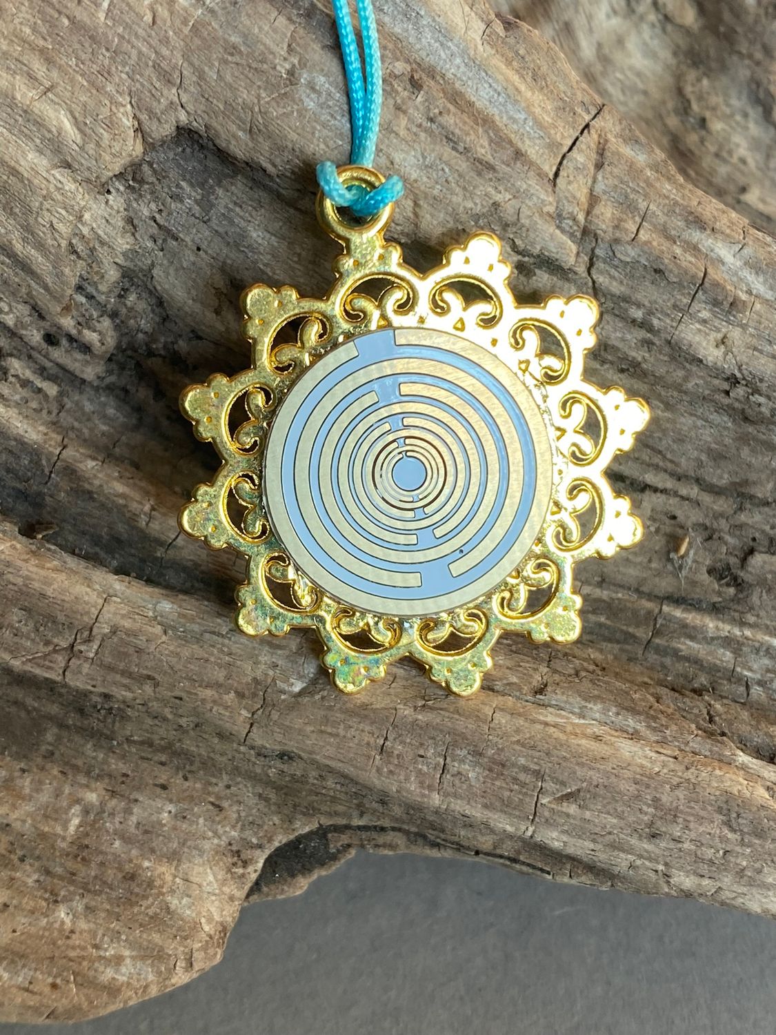 Amulett – Blume des Lebens, Lakhovsky MWOals weißer Coin mit goldlegiert eingearbeitet – Produktansicht 1