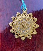 Amulett – Blume des Lebens, Lakhovsky MWOals weißer Coin mit goldlegiert eingearbeitet – Produktansicht 1